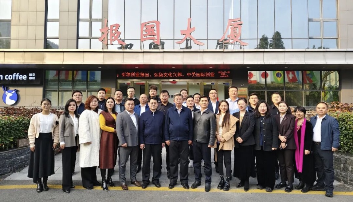 雅利安集團總經(jīng)理王凱躍參加市工商聯(lián)組織的“泉力聯(lián)動 助企拓市”濟企鄭州行活動